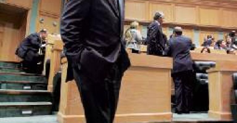 استثنائية النواب..كسر العظم بين الحكومة والمجلس