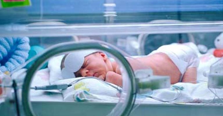 أخ يتسبب بموت دماغي لشقيقه الصغير