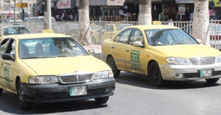 سائقو تاكسي ..مذيعون يوم الاستقلال