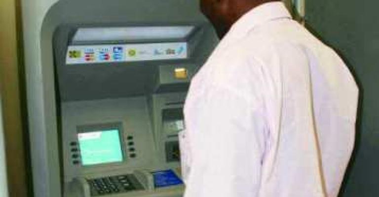 القبض على مزوري بطاقات صراف آلي في الزرقاء القبض على مزوري بطاقات صراف آلي في الزرقاء