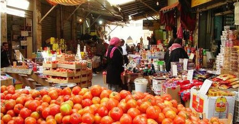 مزارعون يشتكون من استغلال مصنع رب البندورة