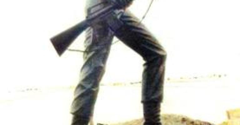 صرف إكراميات نقدية لأسر شهداء الأمن العام