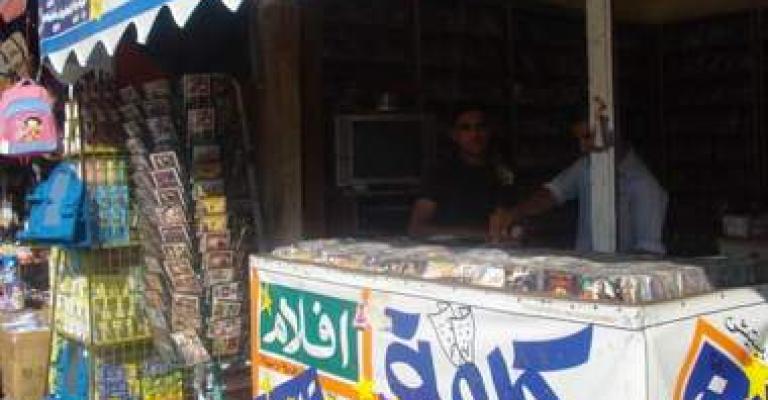 "سينما الفقراء" مطاردة بموجب القانون "سينما الفقراء" مطاردة بموجب القانون