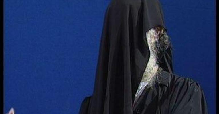 إحذر..رجال يرتدون النقاب بهدف السرقة إحذر..رجال يرتدون النقاب بهدف السرقة