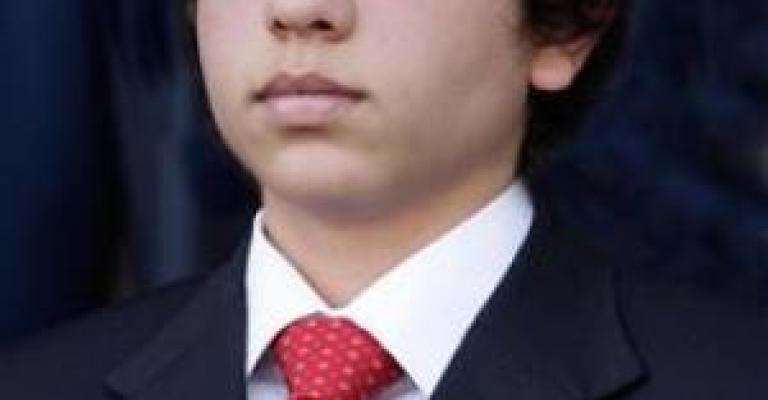 طلاب الإذاعة المدرسية يسألون ولي العهد