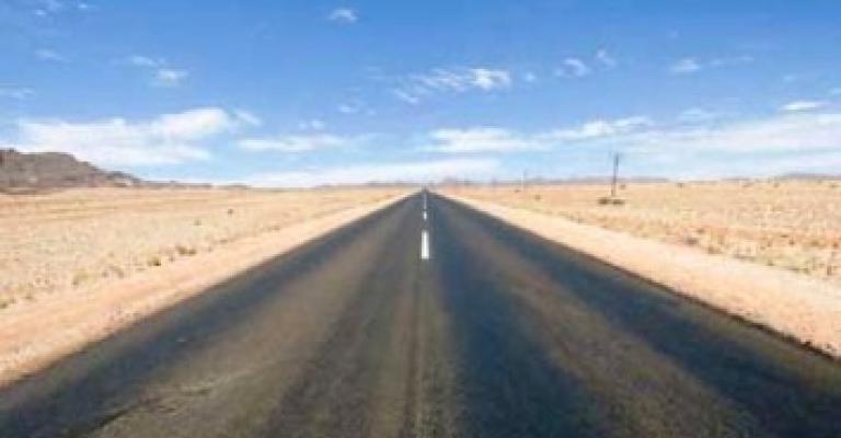 تعبيد الطريق الصحراوي ..بعد 25 عاما على إنشاءه
