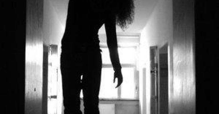 فتاة أوكرانية تنتحر في شميساني تاركة رسالة اعتذار لحبيبها فتاة أوكرانية تنتحر في شميساني تاركة رسالة اعتذار لحبيبها