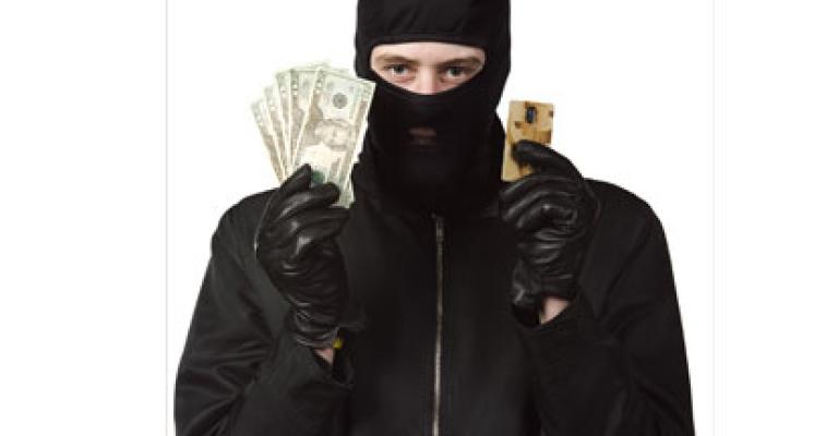 إحباط عملية احتيال على امير سعودي في عمان إحباط عملية احتيال على امير سعودي في عمان