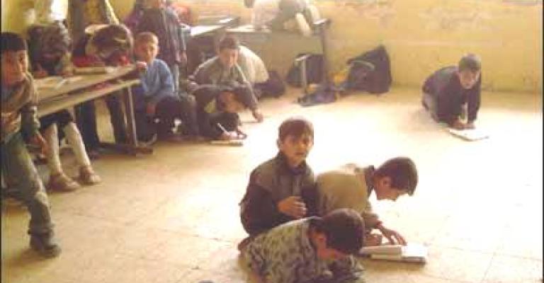 طلاب في الشونة يضربون احتجاجا على اكتظاظ الصفوف