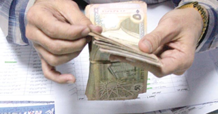 عام على الأزمة.. تراجع في العقار وركود في الصادرات