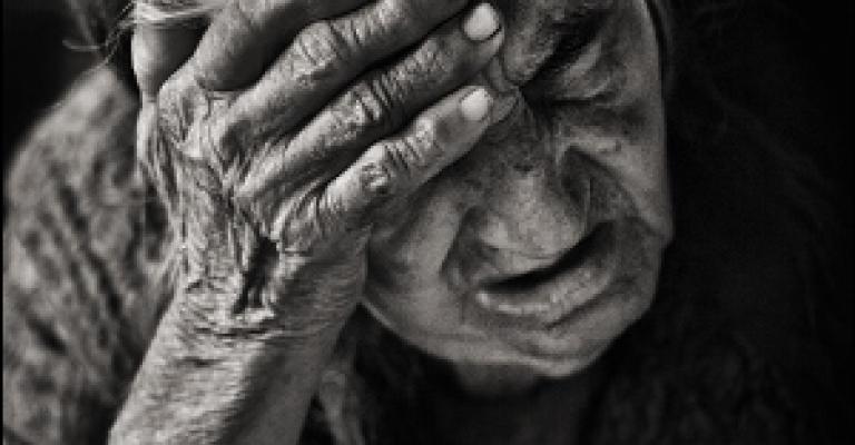 قصص أمهات تخلى عنهن أبناؤهن