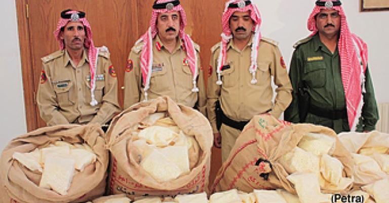 قوات البادية تضبط كمية كبيرة من الحشيش قوات البادية تضبط كمية كبيرة من الحشيش