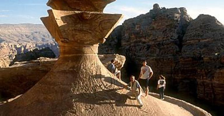 سقوط سائحة عن مرتفع في البترا