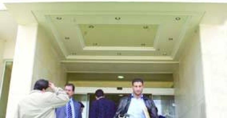 نقابات مهنية ترحب بحل مجلس النواب