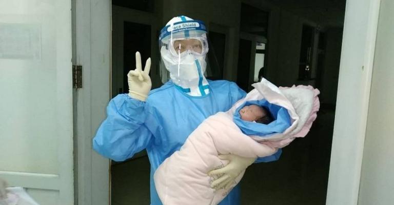 ولادة طفلة من أم مصابة بالكورونا في اربد