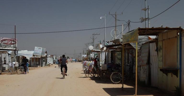 شارع السوق في مخيم الزعتري للاجئين السوريين في ظل حظر التجوال (المفوضية)