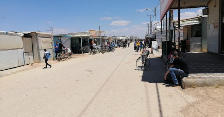 شارع الشانزيليزيه في مخيم الزعتري للاجئين السوريين (عمان نت)