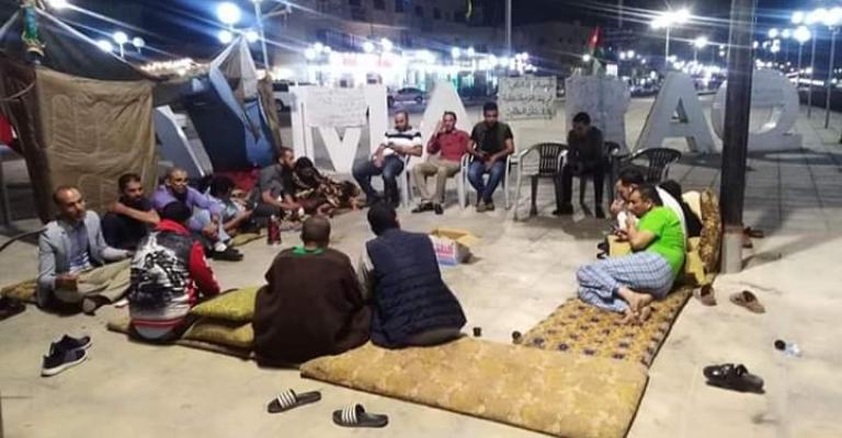 اعتصام المتعطلين من المفرق بالقرب من مبنى المحافظة، صفحة فيسبوك، تشرين الثاني 2019