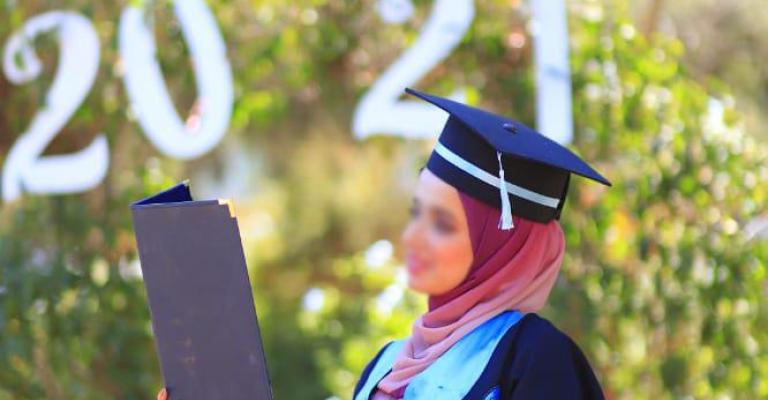 الطالبة السورية ضياء الجاسم حصلت على معدل 85 % في تخصص الفيزياء