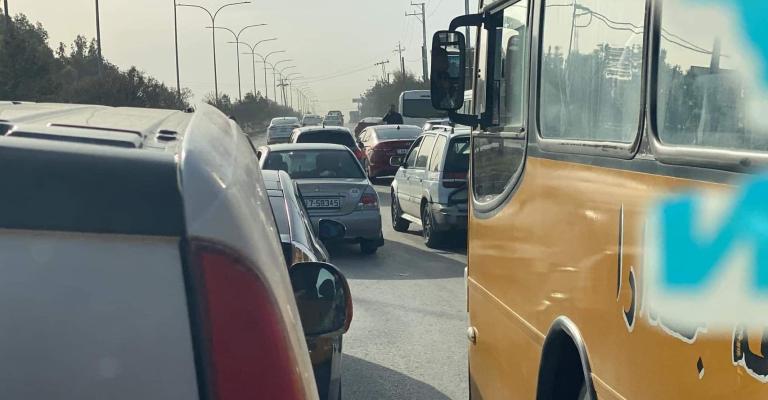ازمة سير على طريق اربد عمان بسبب الحواجز الامنية