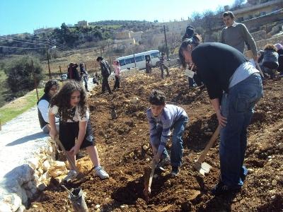 زراعة أشجار تحمل أسماء شهداء الأردن وفلسطين