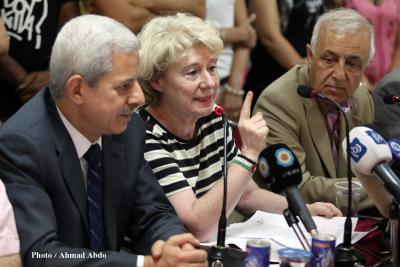 متضامنون اجانب ينطلقون من عمان الى الارض المحتلة- صور 