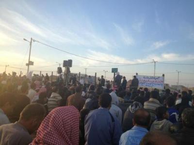 صلاة العيد أمام السفارة السورية