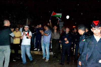 تجدد الاعتصام أمام السفارة الإسرائيلية للمطالبة بطرد السفير- صور