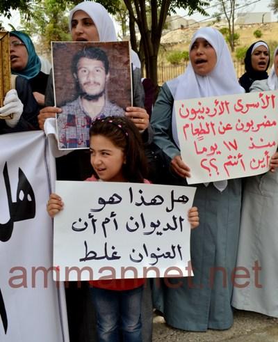 بالصور: أهالي الأسرى يطالبون النواب باستجواب جودة والسفير بتل أبيب