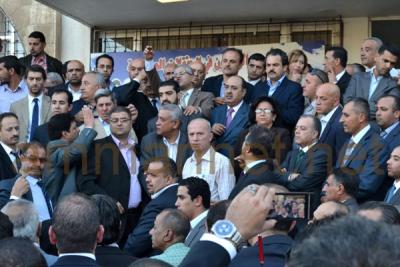 محتجون أمام السفارة العراقية: ابن الأردن ما ينضام- صور محتجون أمام السفارة العراقية: ابن الأردن ما ينضام- صور