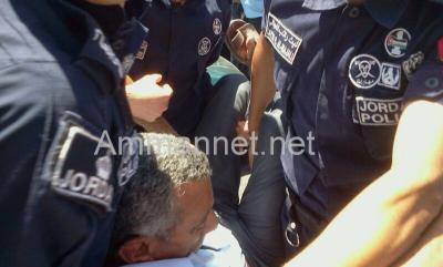 الدرك يفض اعتصام متضرري اورانج من أمام المقر (صور)