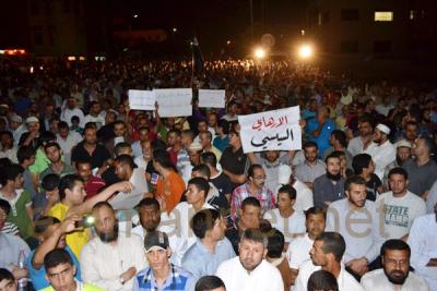 المئات أمام السفارة المصرية تأييدا لـ"شرعية" مرسي- صور