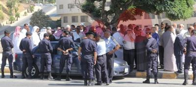 اعتصام متضرري خصخصة وبيع الشركات الأردنية أمام النواب (صور)