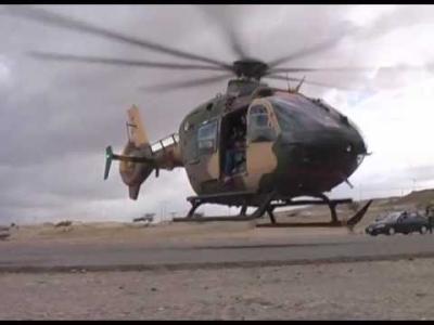 الجفر: طائرة عسكرية تنقذ عائلة حاصرتها مياه الأمطار