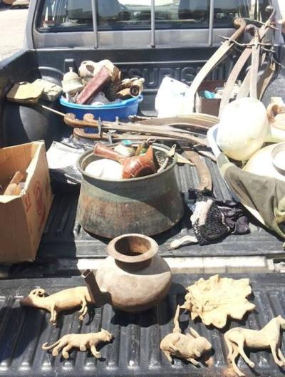 ضبط كميات كبيرة من الآثار في منزل مواطن بجرش ضبط كميات كبيرة من الآثار في منزل مواطن بجرش