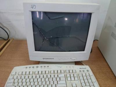 اعتداء على إحدى مدارس المفرق