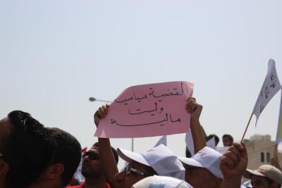 العاملون في "الانروا" يتوقفون عن العمل.. والسويد تعد بـ1.6 مليون دولار