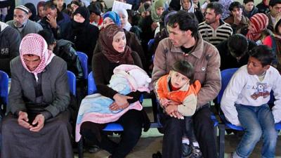"سوريون بيننا" يرصد "انتظار" اللاجئين على طابور المستقبل