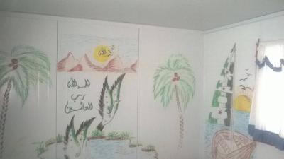 رسومات في أرجاء "الزعتري" تسطّر حكايات اللاجئين