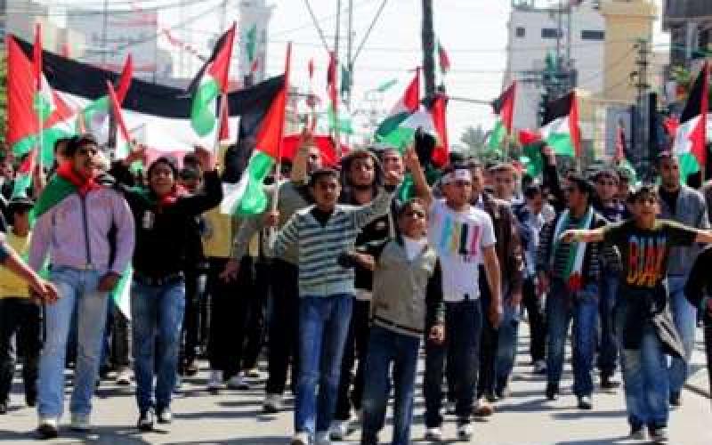 "هآرتس" تحذر من تحول الربيع الفلسطيني باتجاه "إسرائيل"