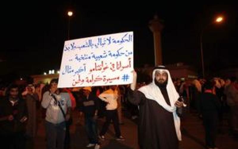 الأمن الكويتي يفرق متظاهرين بقنابل الصوت 