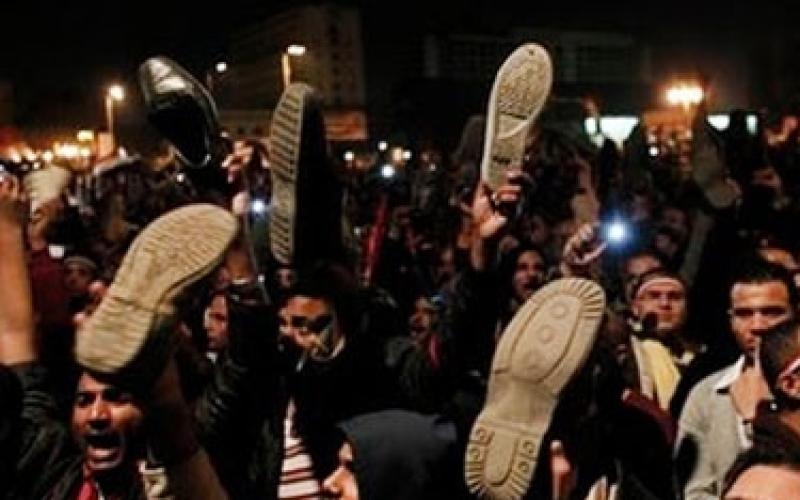 إلقاء حذاء في وجه نجاد في القاهرة –فيديو 