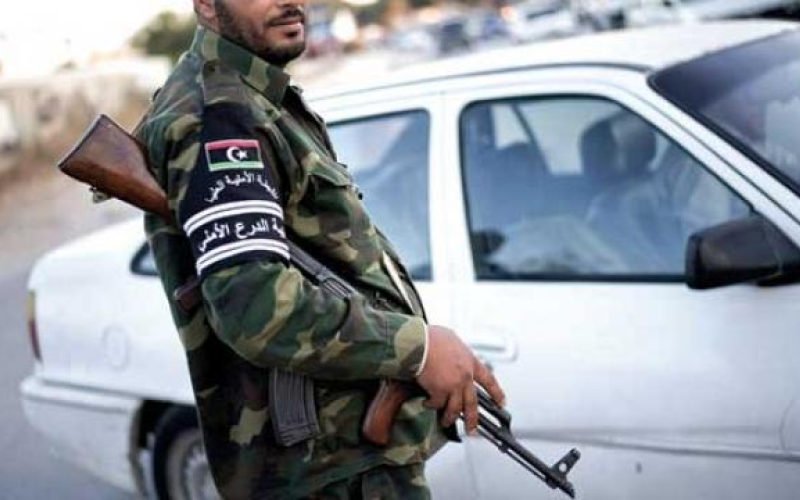 جماعات مسلحة تهاجم مواقع للجيش الليبي في بنغازي