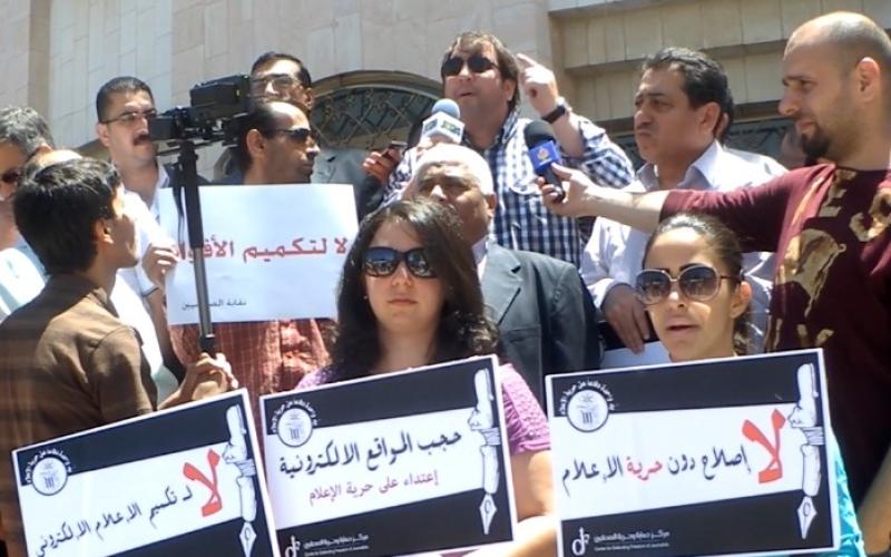 المواقع الإخبارية تتجه لمقاضاة شركات الانترنت.. واحتجاجات دولية على حجبها