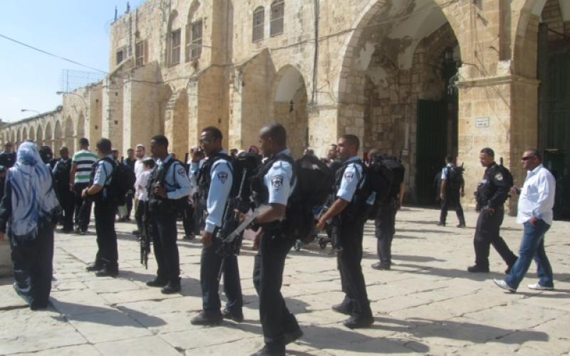 السلطات الاسرائيلية تعيد تصاريح العمل لثمانية حراس للأقصى 