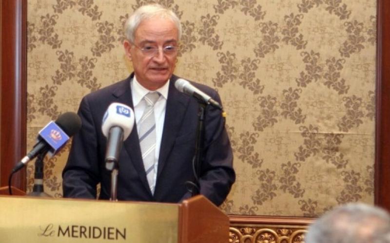 بدء المفاوضات لقرض أمريكي بـ1.25 دولار