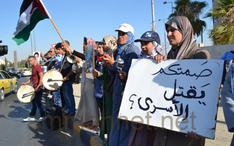 وقفة تضامنية أمام الرئاسة: صمتكم يقتل الأسرى