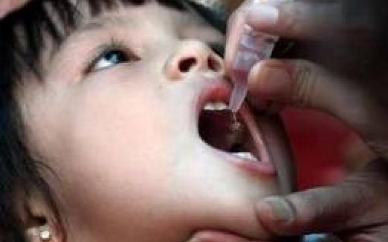 تطعيم 445 ألف طفل ضد مرض شلل الأطفال