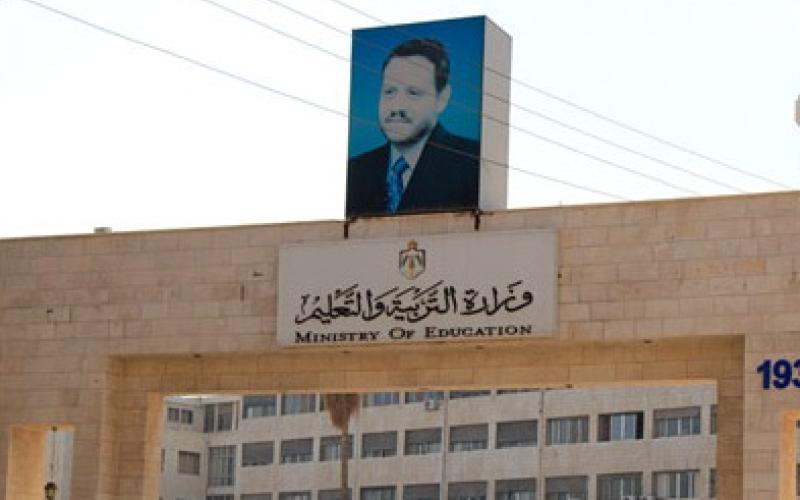 لجان لتسليم أسئلة التوجيهي للقاعات عند بدء الامتحان