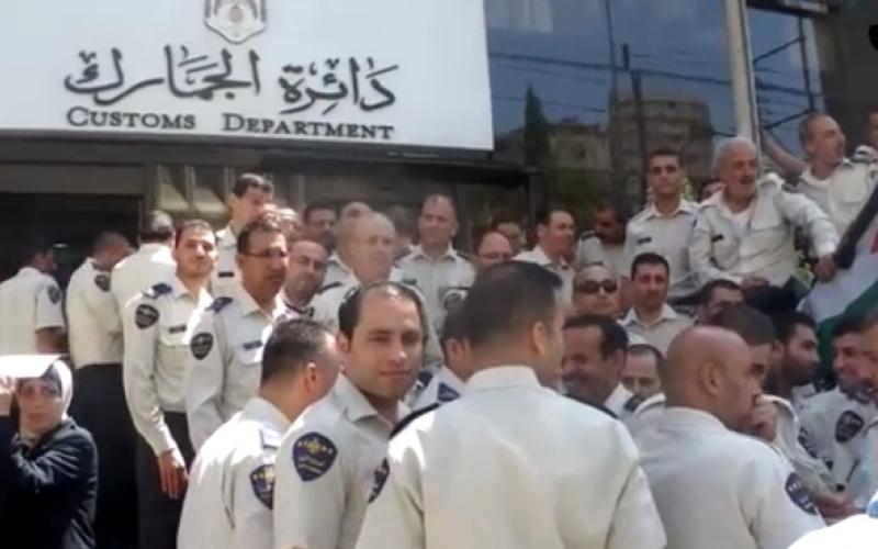تحذيرات من نقص السلع وارتفاع أسعارها إثر إضراب موظفي الجمارك
